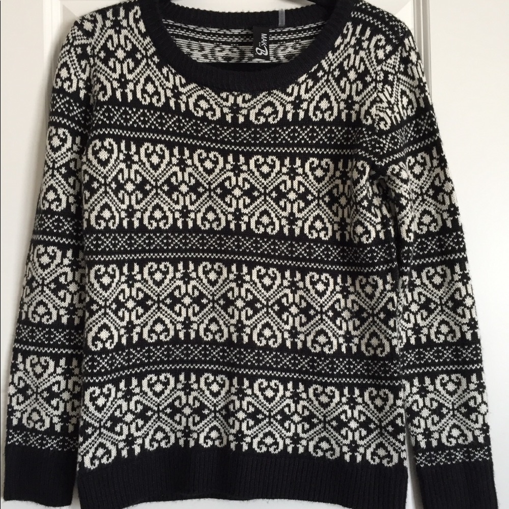 Black & white patterned sweater.